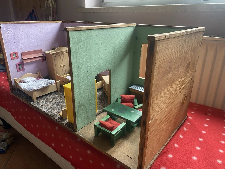 Altes Puppenhaus mit Möbel - Bild 3 von 3