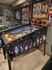 Kiss Premium Pinball 410 Playes Original box 1 owner