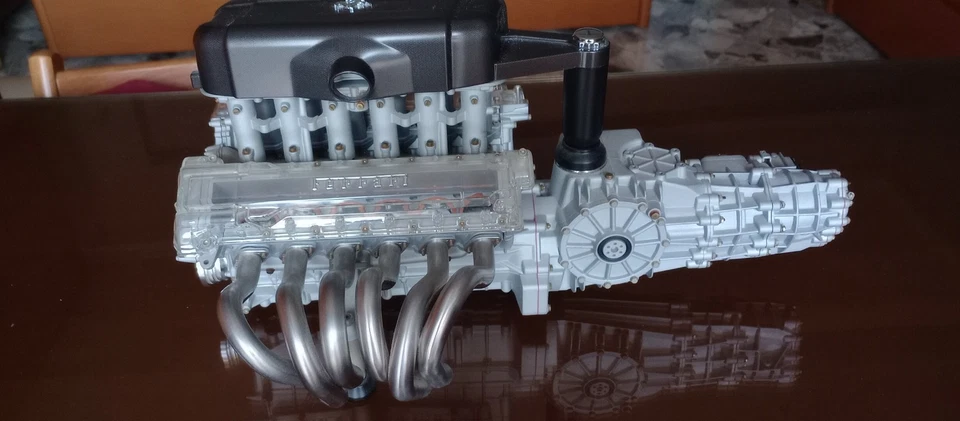 Modellino riproduzione del Motore Ferrari Enzo in scala 1/4 - Immagine 3 di 4