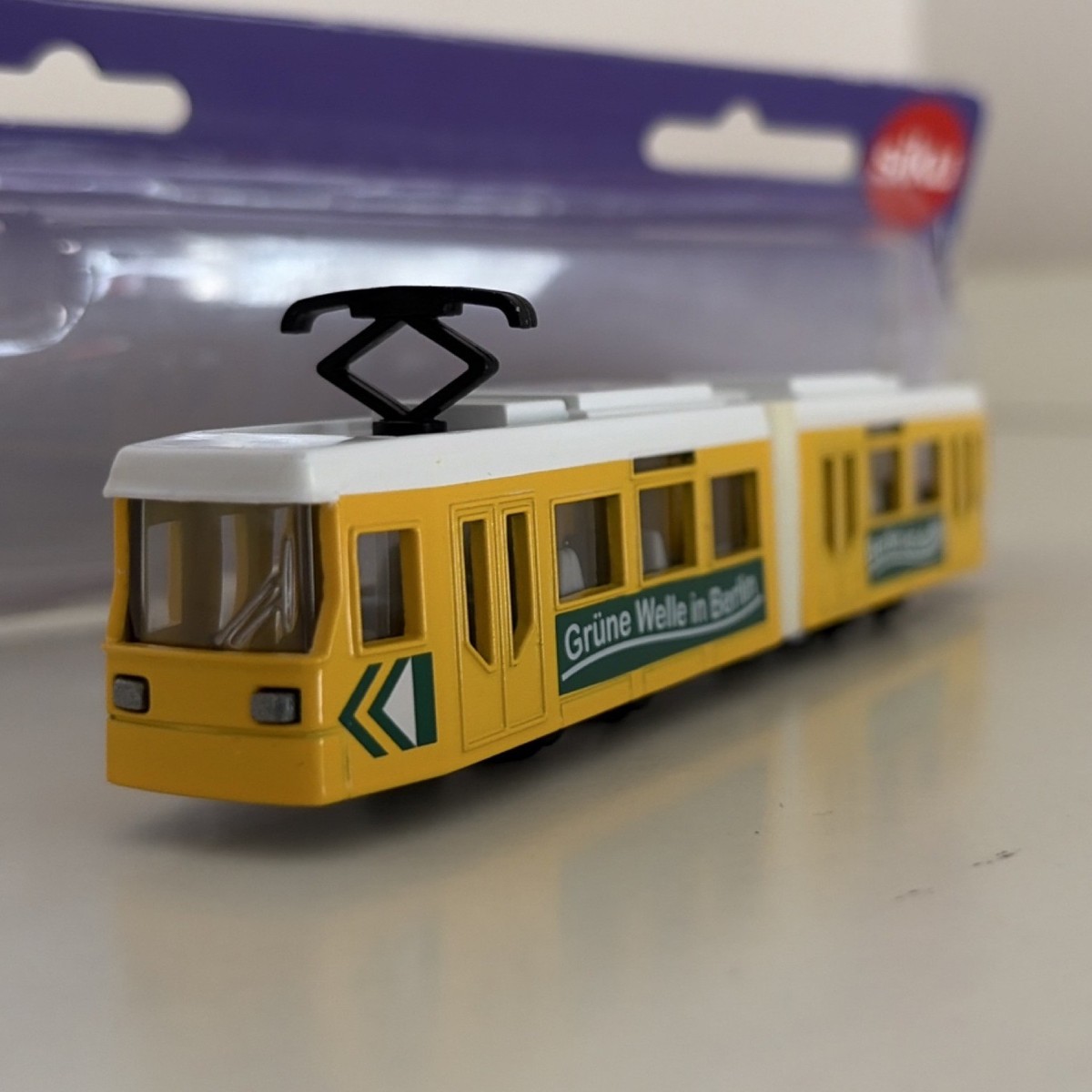 Siku Super Serie 1615 Straßenbahn Diecast Berlin Tram 1:87 Yellow