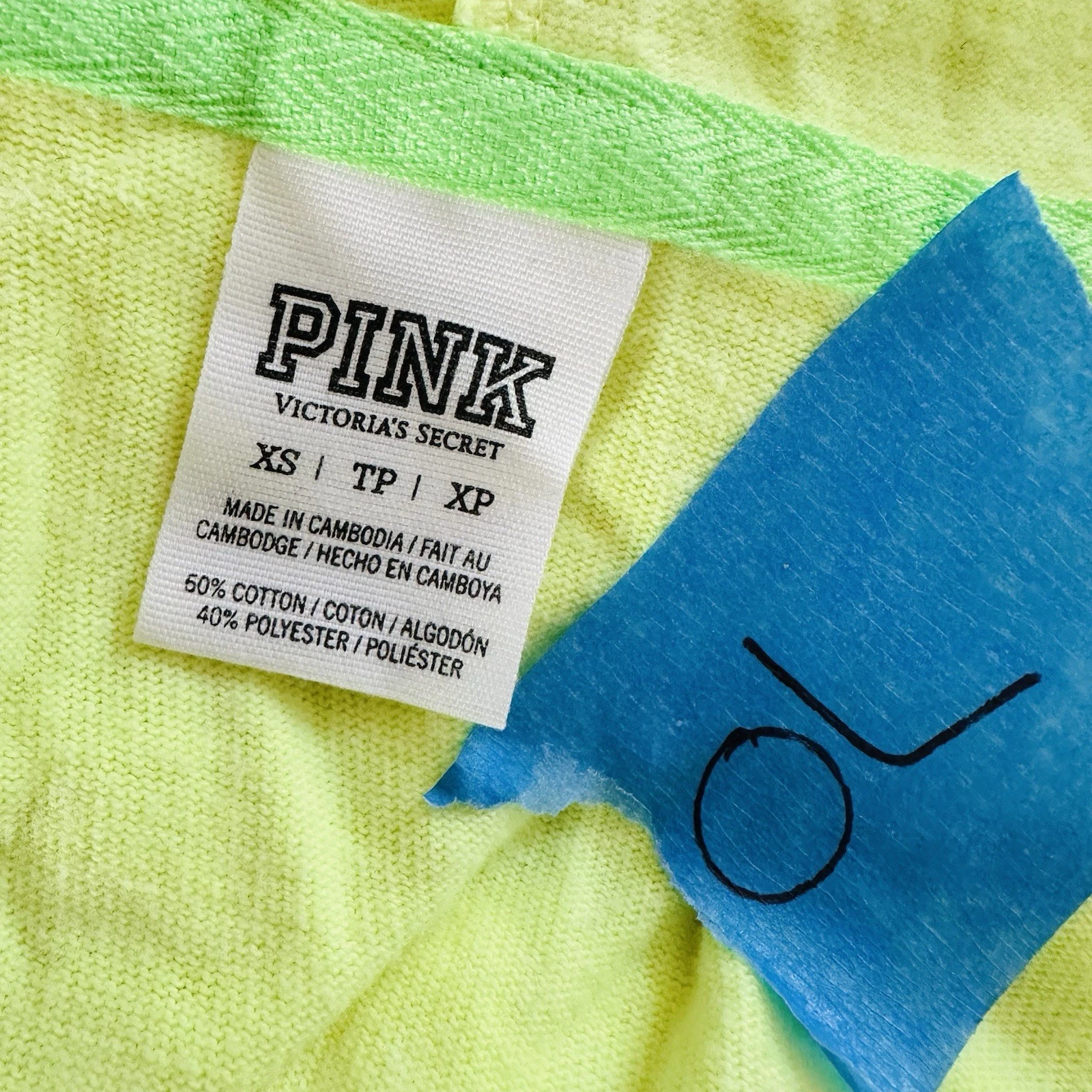 UNDERCOVER Giacca con cappuccio leggera Victoria's Secret rosa logo cuore giallo limone XS