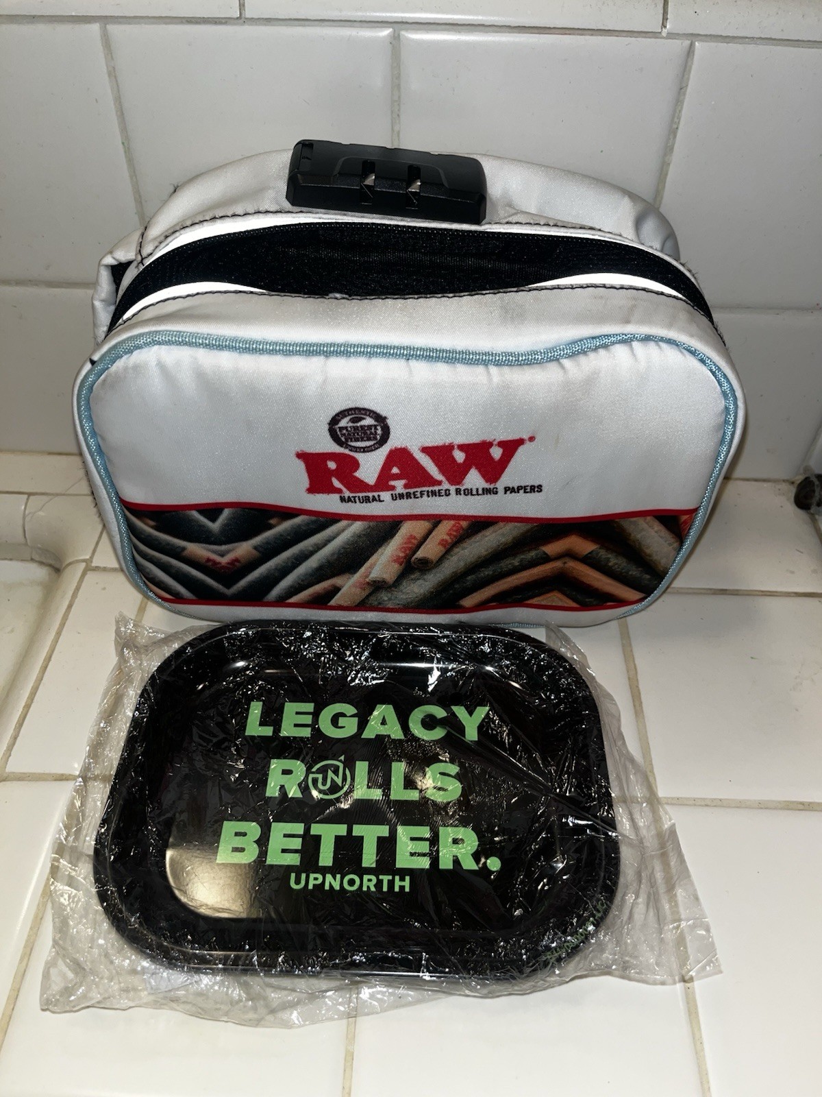 RAW mini locking (smell-proof) zipper bag with UpNorth Rolli