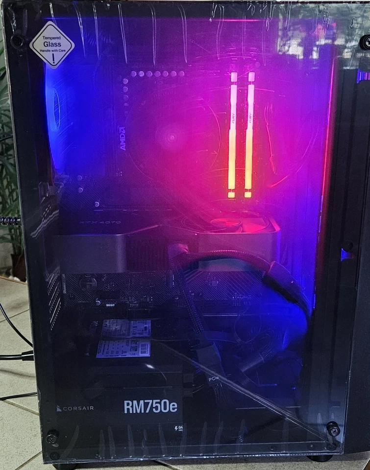PC económica personalizada AMD Ryzen 5 7600X 16 GB RAM 1 TB NVME NVIDIA GeForce RTX 4070 FE Foto 2 de 4