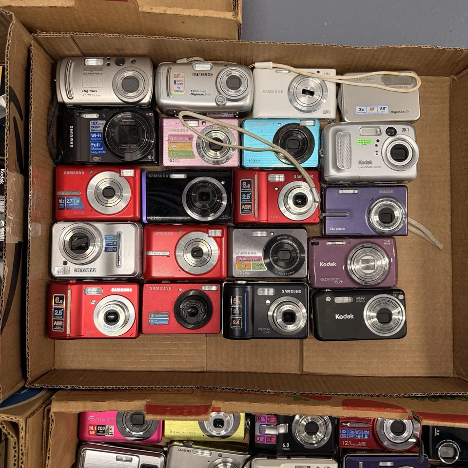 Lote de (114) cámaras digitales - marcas mixtas - para piezas, como están Foto 4 de 4