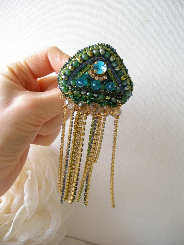 Broche Medusa Verde Hecho a Mano Broche con Cuentas Joyería Vida Marina Foto 3 de 4