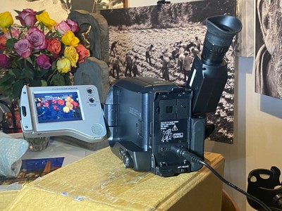 JVC Compact Camcorder Model Number GR-AXM1U VHS Display Screen