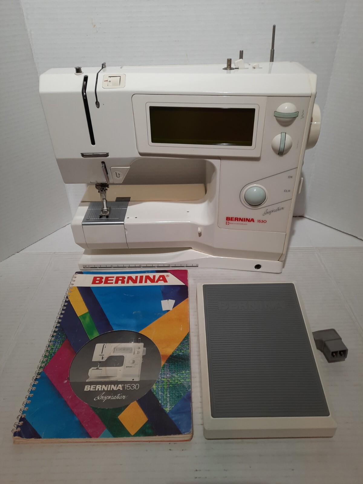 Bernina 1530 sewing machine Power Tested Working Computerized ***PLEASE