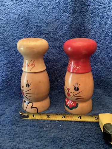 Vintage Peppy& Salty Wood Cat Figural Salt & Pepper Shakers, 5 Inches Tall - Picture 2 of 5