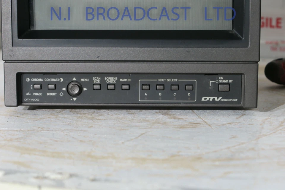 JVC dtv100 10inch CRT DTV monitor with composite and HDSDI inputs  perfect scree - Image 2 of 4