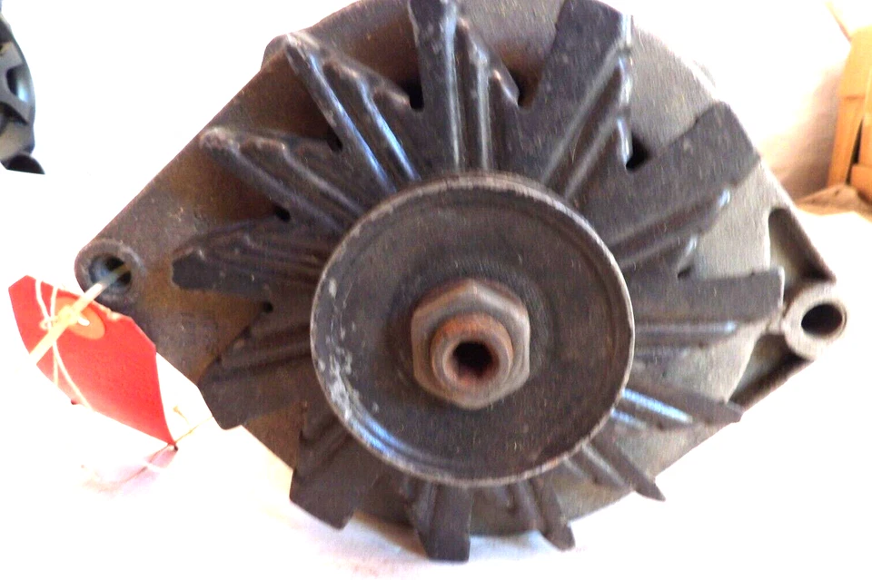Alternador Delco Remy OEM 1101037 GMC C15 SUBURBAN 75-78 70AMP 8220 Foto 3 de 4