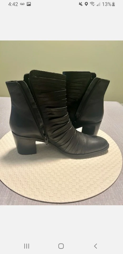 Botines Negros De Colección Talla 8.5 Dos Labios Cuero Grueso Años 90 Y2K Botines Usados en Excelente Condición  Foto 3 de 4