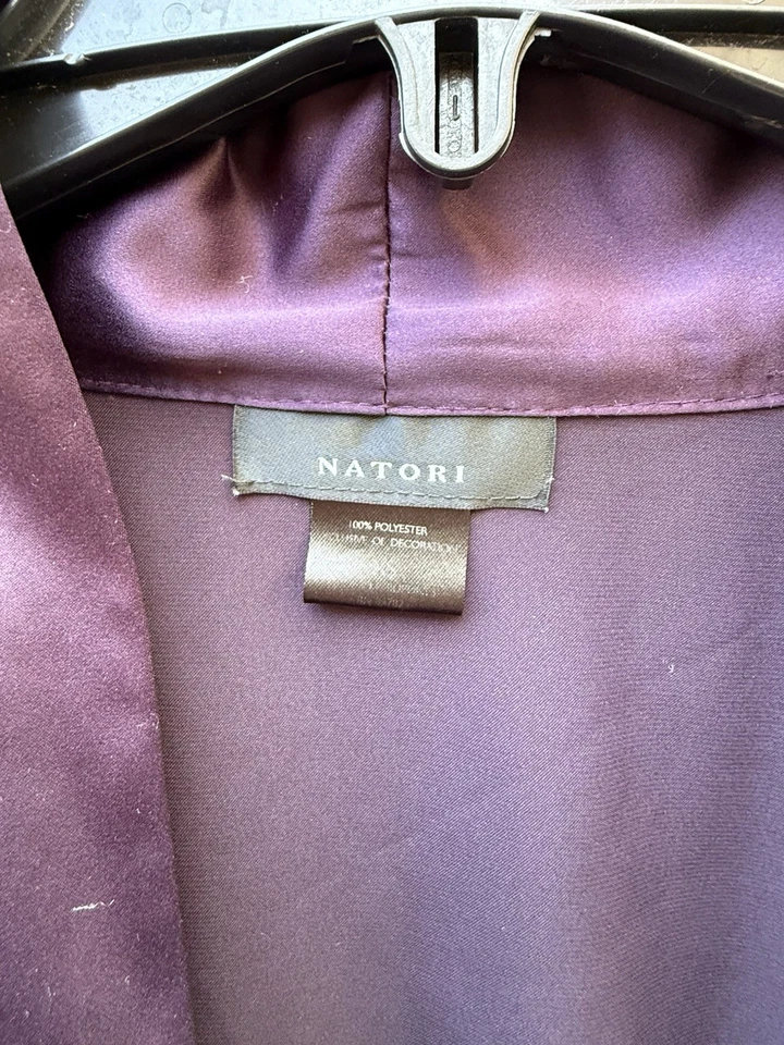 Bata larga sedosa púrpura profundo Natori para mujer talla extra pequeña” Foto 4 de 4