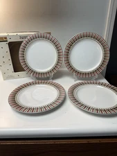 Sakura Debbie Mumm Sledding Characters Christmas Dinner Plates, Set of 4, NIB