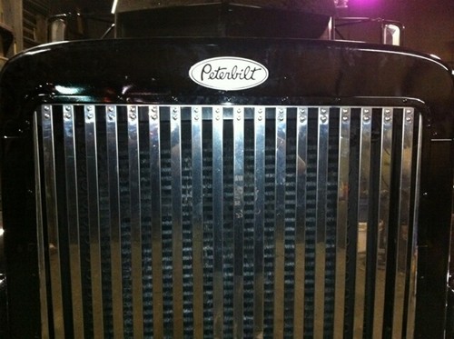 3 Custom Peterbilt 379 Grille Hood Decal Emblems Truck White & Black - Foto 2 di 7