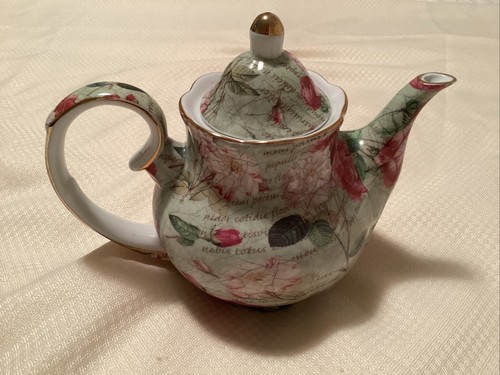 Vintage Royal Danube Floral Sage Green & Pink Roses Gold Trim Teapot - Picture 3 of 9