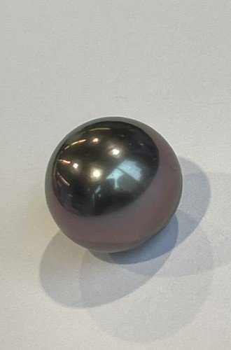 Perla rotonda tahitiana 14,5 mm mare del sud. Bellissimo colore pavone. grande lampadario - Foto 3 di 12