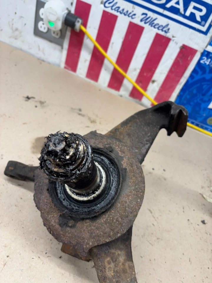 Ford F-350 1980-1986 tracción trasera/2x2 par izquierdo derecho husillo de nudillo delantero King Pin Foto 4 de 4