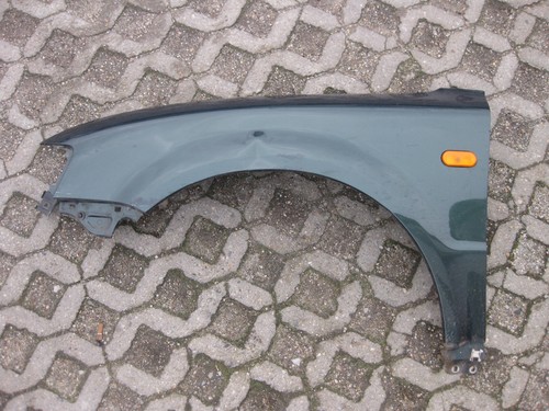 VW Passat 3B (96-00) : Kotflügel links grün LC6N mit Delle Rost und Lackschäden