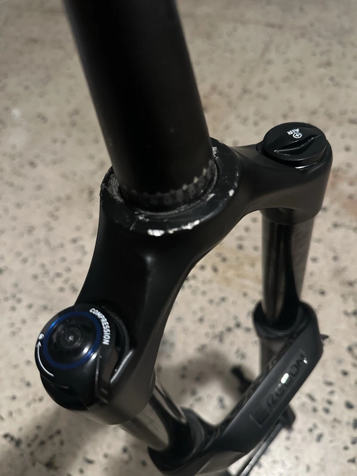 RockShox Recon 银色 RL 悬架叉 - 27.5 英寸,150 毫米加速间距 — 第 4/4 张图片