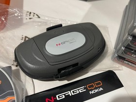 Nokia N-gage QD Handheld Game & Phone NTSC  sim Card  5 Games Tomb CIB Like New
