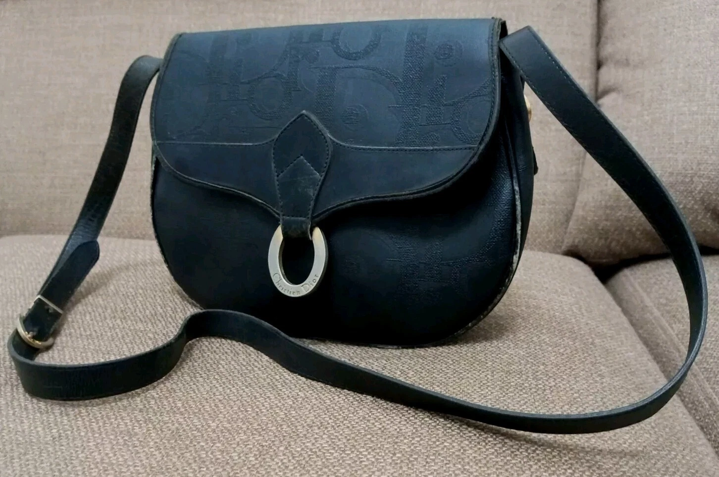 Authentique sac bandoulière Christian Dior trotteur cuir noir fabriqué en France