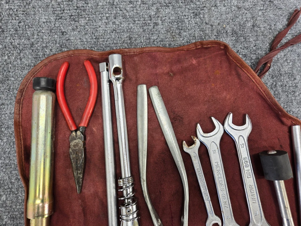 Kit de herramientas de gato de neumático de repuesto de emergencia Mercedes R107 W126 560 Sl 560 Sel OEM Foto 3 de 4