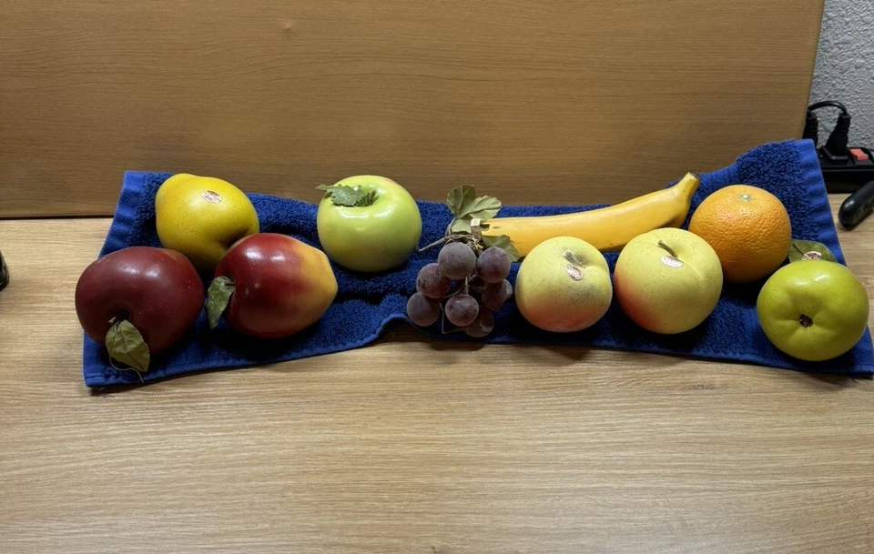 10 Piece Lot of Vintage Realistic Looking Ceramic Fruit Made in Japan READ - Image 2 of 4