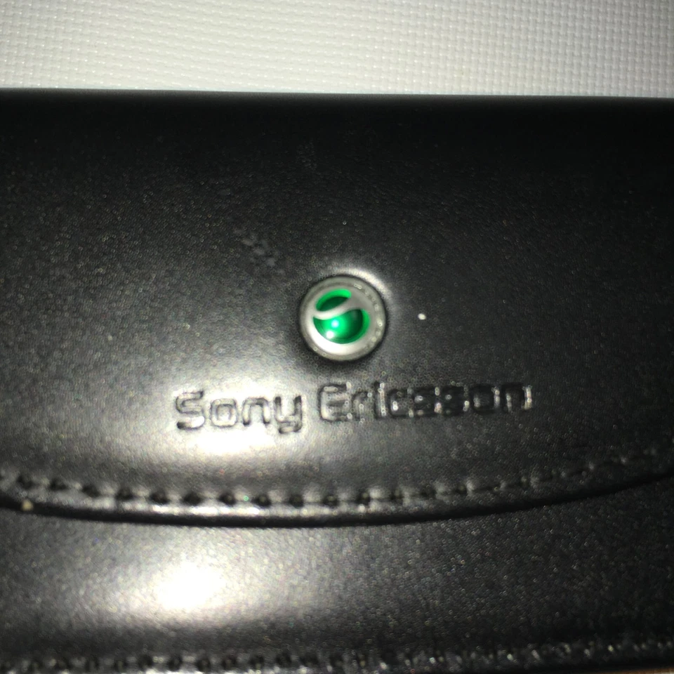 Estuche de cuero con clip para cinturón Sony Ericsson Foto 4 de 4