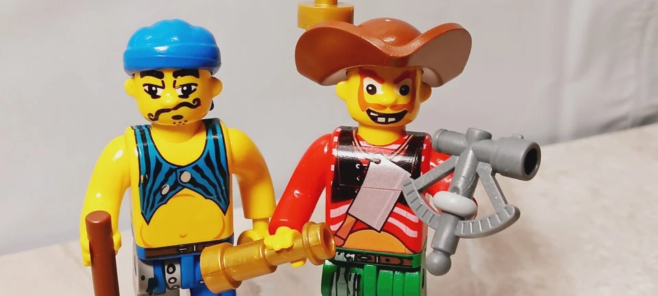LEGO Piratas JUNIORS De Colección Capitán Tachuela Dura Perro Escorbuto Estos son EXCELENTES Foto 2 de 3