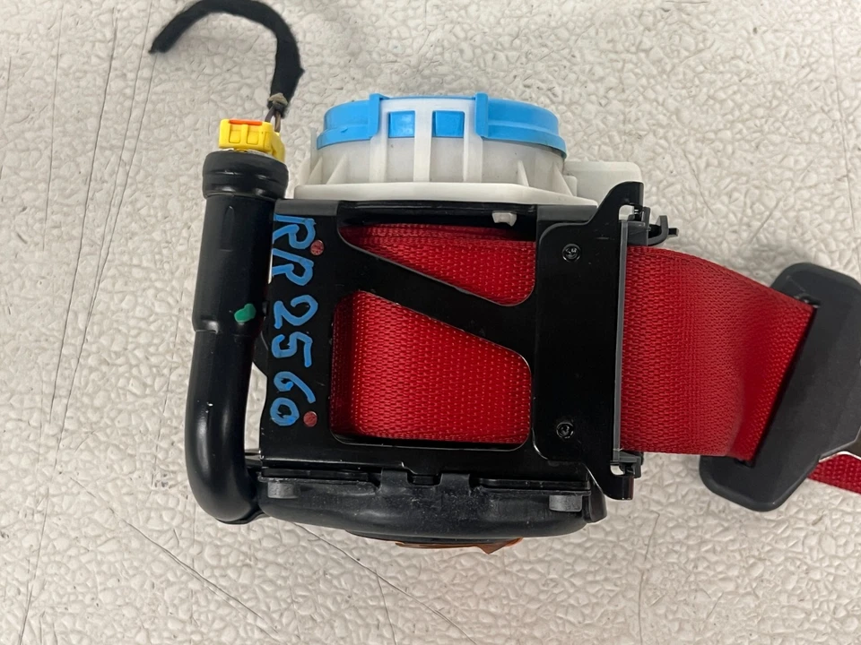 ⭐14-19 MERCEDES BENZ CLA45 AMG CINTURÓN DE SEGURIDAD TRASERO DERECHO RETRACTOR ROJO OEM LOTE2560 Foto 3 de 4