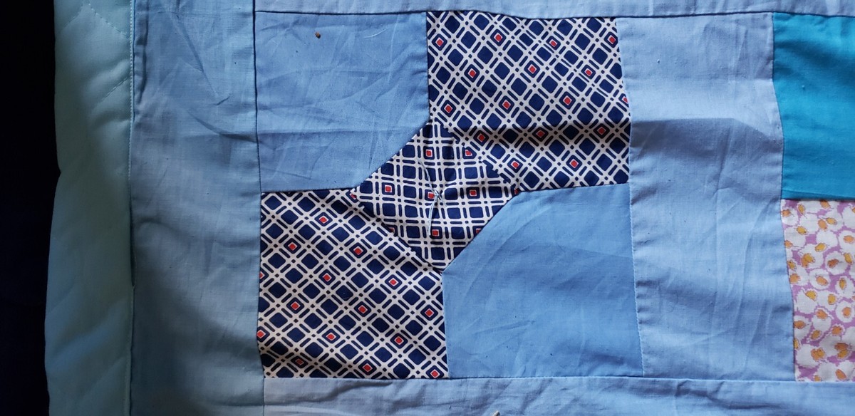 ヴィンテージキルト Bow Tie Blue Quilt; Handmade; Some Vintage Material; 80