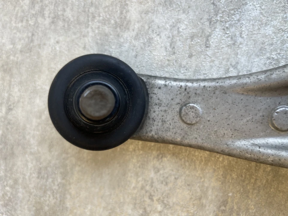 Infiniti G35 G37 G25 2007-13 sedán trasero izquierdo lado del conductor brazo de control superior OEM Foto 2 de 4