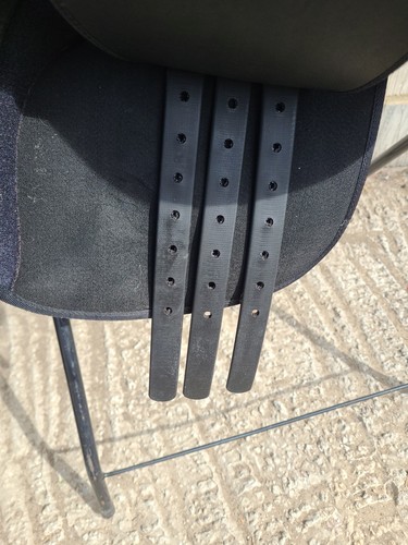 Wintec Synthetic 17" Saddle, Black, Adjustable Gullet, (Ref 88B) - 第 5/20 張圖片