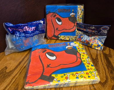 Rare 1998 Clifford the big red dog party see description  YOU PICK ONE All NEW