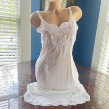 VTG 1970s Full Dress Slip WONDER MAID White Nylon Scalloped Lace Size 38