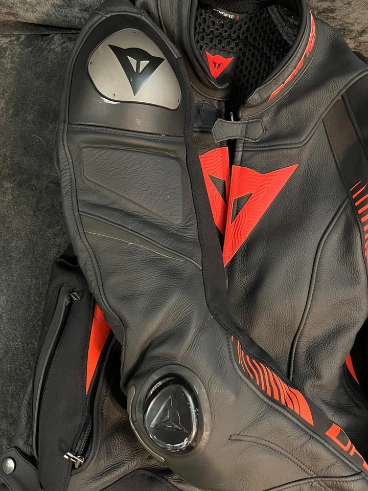 Dainese SUPER SPEED 4 - HOMBRE - Color: NEGRO-MATE/FLUO-Rojo - Talla 54 (US 44) Foto 4 de 4