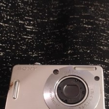 Sony Cyber-shot Compact Digital Camera Vario-Tessar Lens Silver f/2.8-5.2