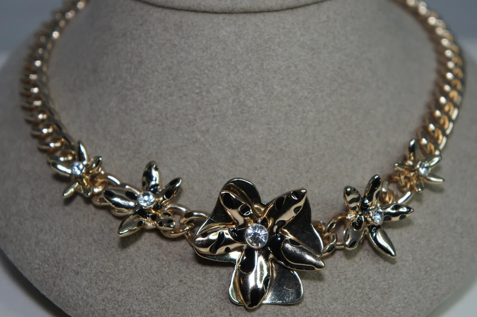 GUESS Gold Tone Curb Chain Black Enamel Flower Statement Necklace 18" + 2" Extra - Image 2 of 4