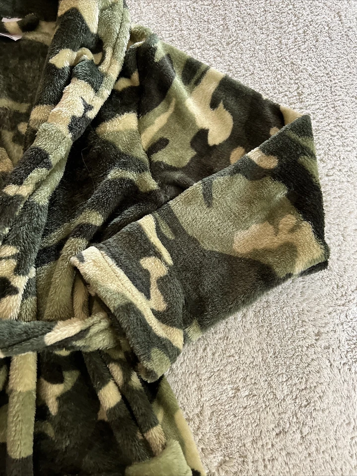 Wonder Nation Boys Black Green Camouflage Fleece Long Sleeve Robe Medium 8 - Image 2 of 4