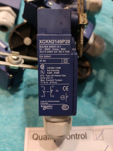 Quantity of 6 Limit switch,XC Standard, XCKN, plastic roller Telemecanique xckn - Foto 2 di 6