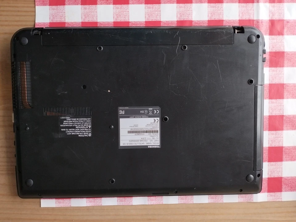 Toshiba Satellite C50D-B-120 Laptop AMD Windows 7 (Untested) - Image 4 of 4