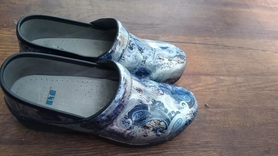 Dansko Women Size EU 41 US 10.5-11 Paisley LeatherPainted Professional Clogs - Image 2 of 4
