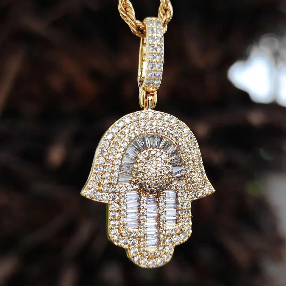 Colgante Hamsa Mano Brillante AAA+CZ de 2 Pulgadas Sin Cadena Chapado en Oro Amarillo Foto 2 de 4