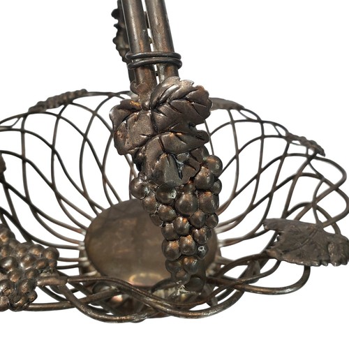 Godinger Silver Art Co Ltd. Wire Basket With Handle Grapevine Grape Leaves 11" - Imagen 4 de 12
