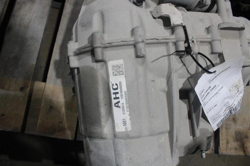 Used Transfer Case Assembly fits: 2016 Chevrolet Tahoe transfer case opt NQH AT Foto 4 de 4