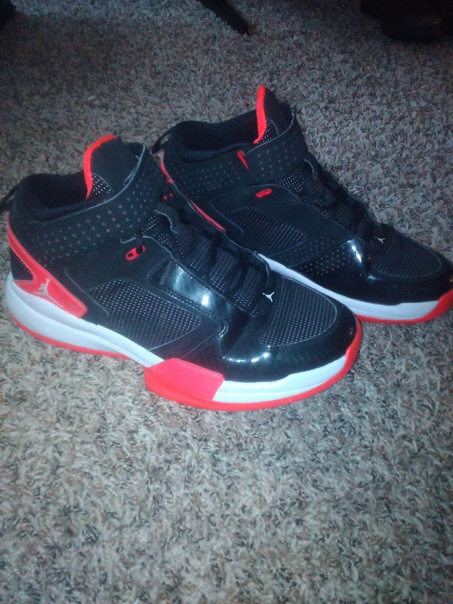 Air Jordan Men Sneakers Size 9.5 BCT Mid Black/Red Style  display picture 3