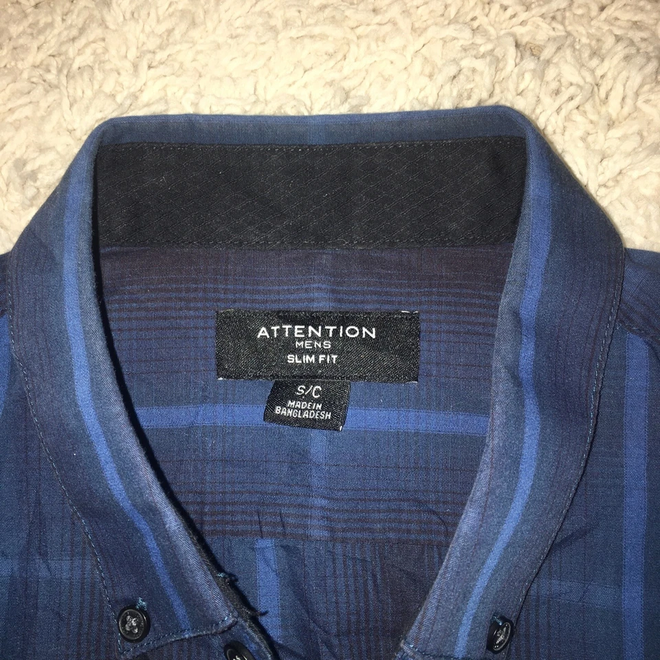 Camisa con botones Attention para hombre talla pequeña azul a cuadros calce ajustado Foto 3 de 4