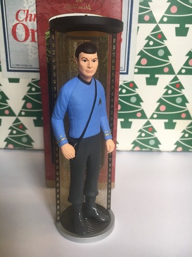 Dr Leonard H McCoy Bones Star Trek Navidad Sello Recuerdo Ornamento Nuevo en Caja. - Imagen 2 de 12