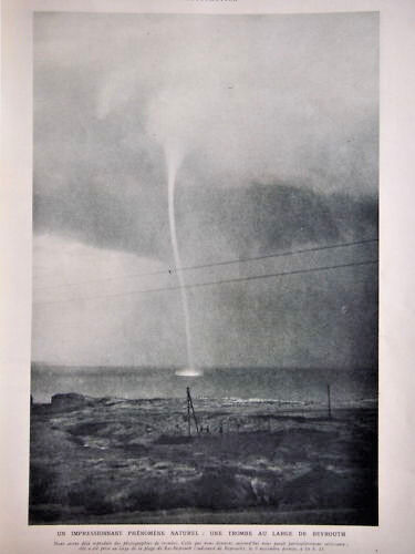 PHOTOGRAVURE DE PRESSE 1937 TROMBE D'EAU SUR LA PLAGE DE RAZ-BEYROUTH  - Photo 1 sur 1