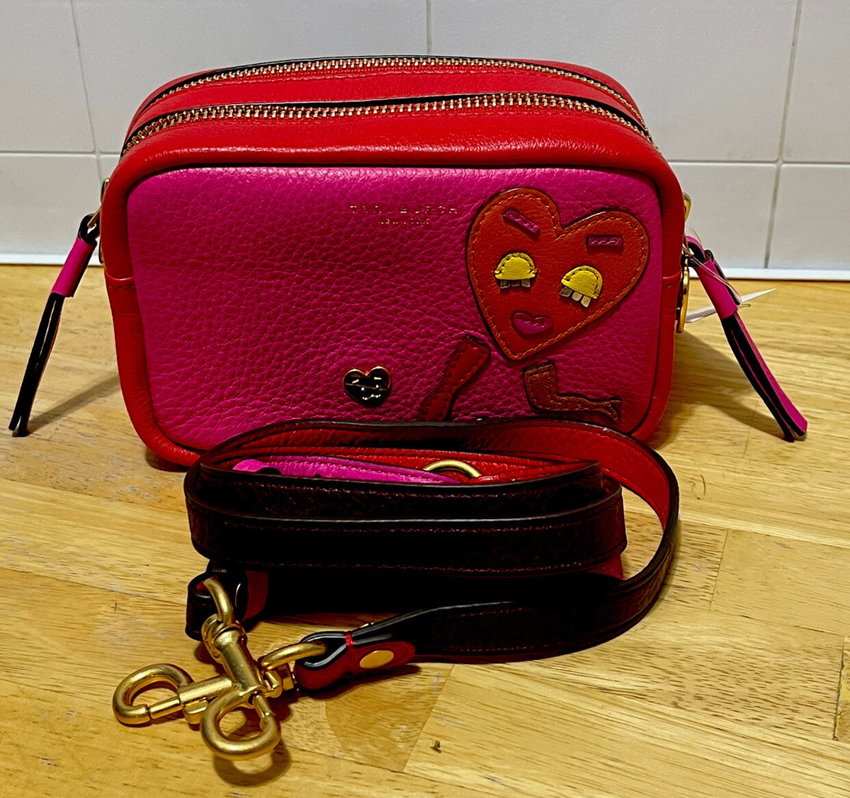 トリーバーチ Perry Patchwork Hearts ミニショルダーバッグ Tory Burch Perry Patchwork Hearts Red/pink Mini Crossbody Bag Auth
